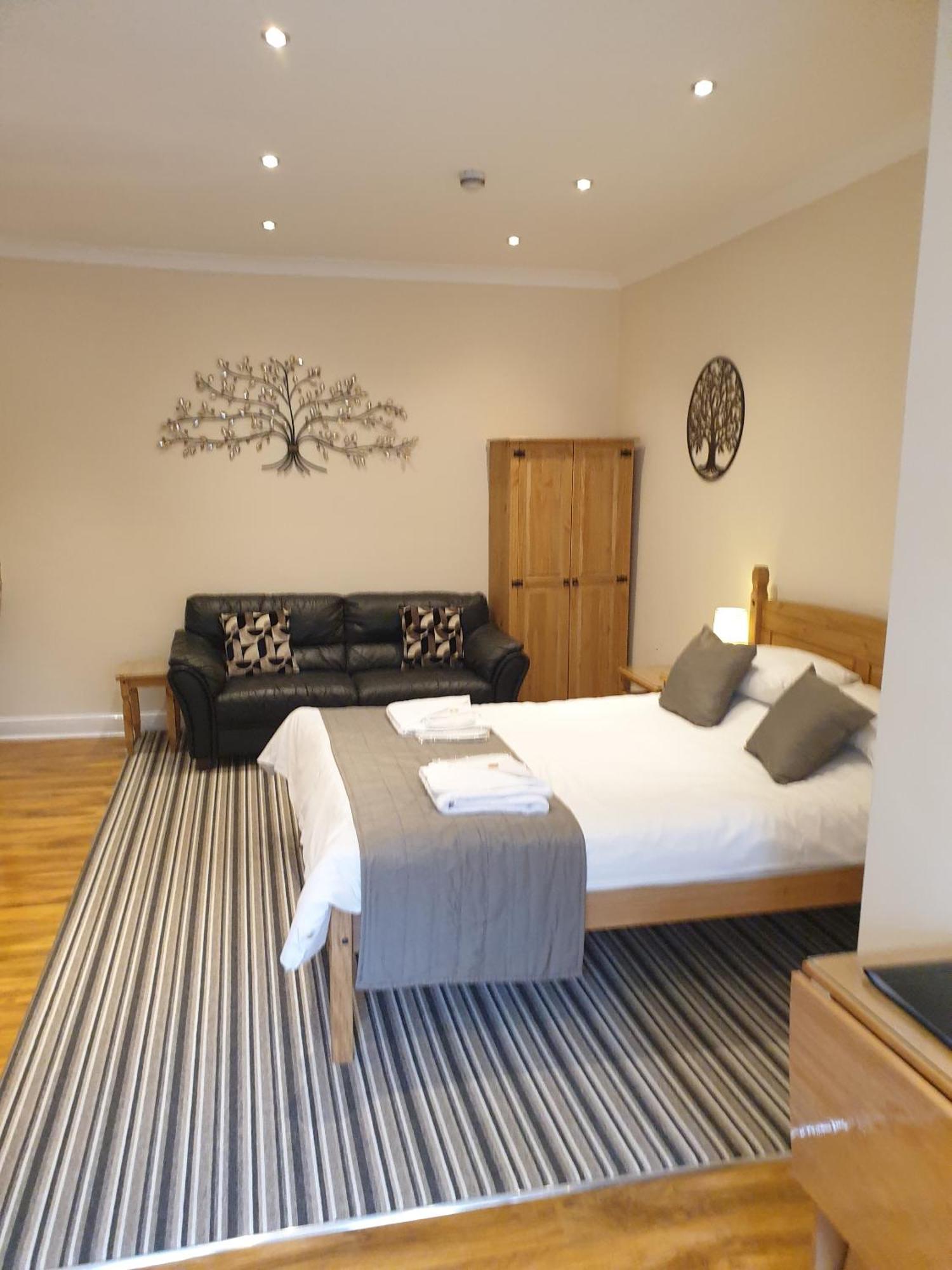 Appletorre House Holiday Flats - Pet Friendly And Private Parking Torquay Bagian luar foto