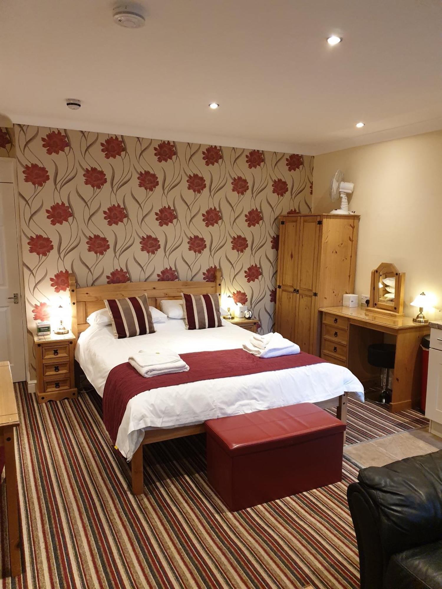 Appletorre House Holiday Flats - Pet Friendly And Private Parking Torquay Bagian luar foto