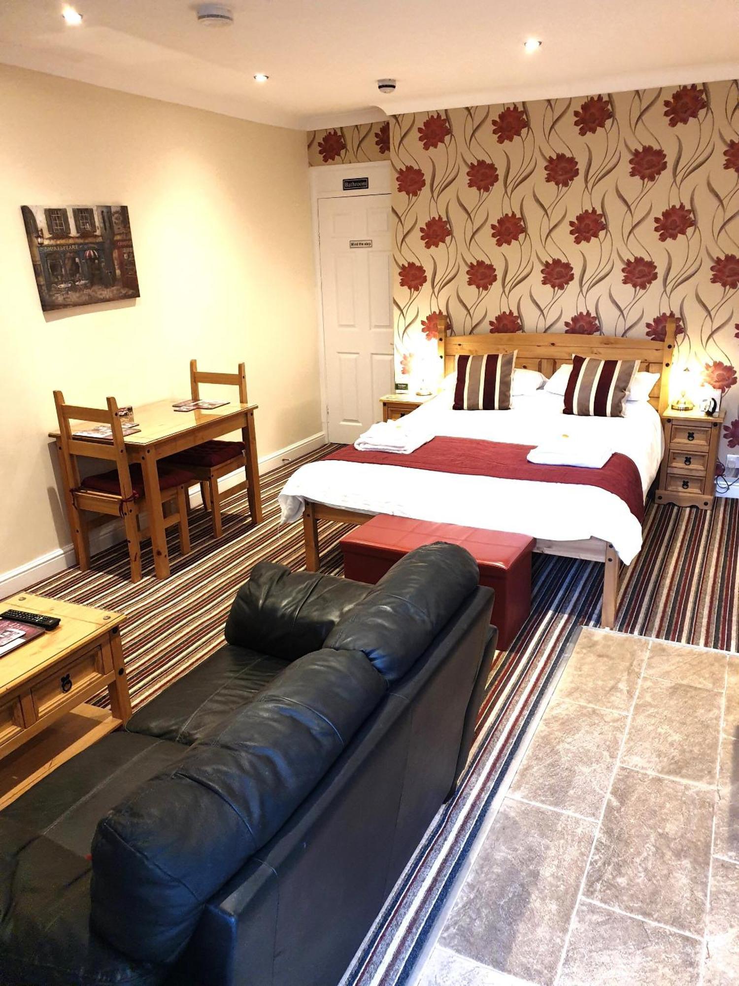 Appletorre House Holiday Flats - Pet Friendly And Private Parking Torquay Bagian luar foto