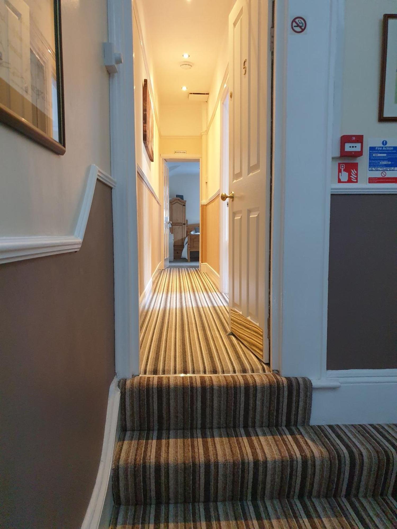 Appletorre House Holiday Flats - Pet Friendly And Private Parking Torquay Ruang foto