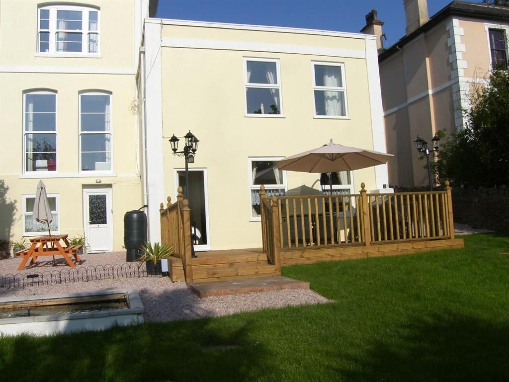 Appletorre House Holiday Flats - Pet Friendly And Private Parking Torquay Bagian luar foto