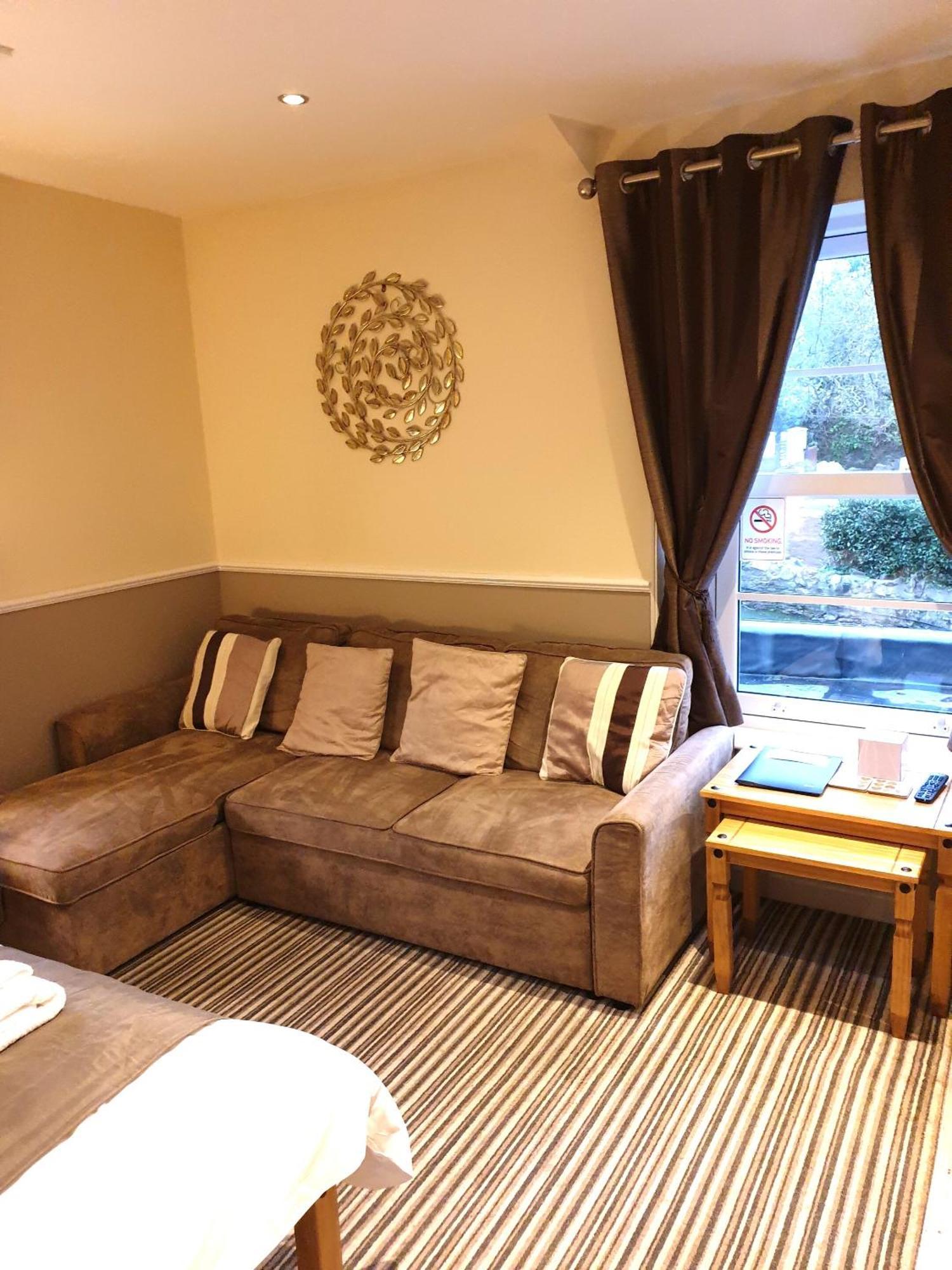 Appletorre House Holiday Flats - Pet Friendly And Private Parking Torquay Bagian luar foto