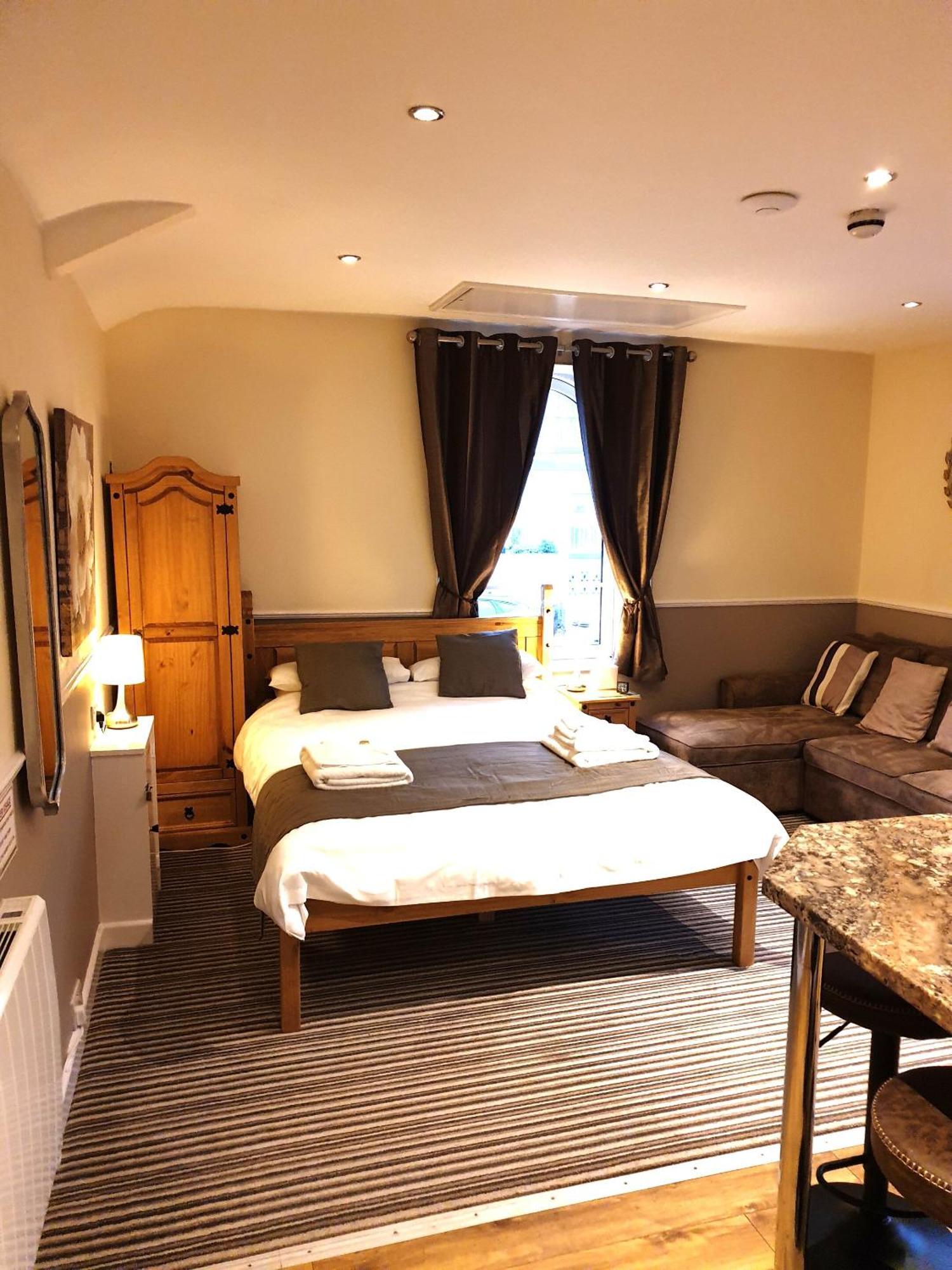 Appletorre House Holiday Flats - Pet Friendly And Private Parking Torquay Bagian luar foto
