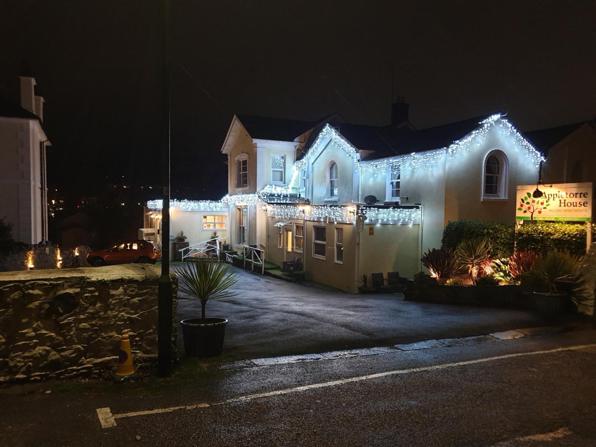 Appletorre House Holiday Flats - Pet Friendly And Private Parking Torquay Bagian luar foto